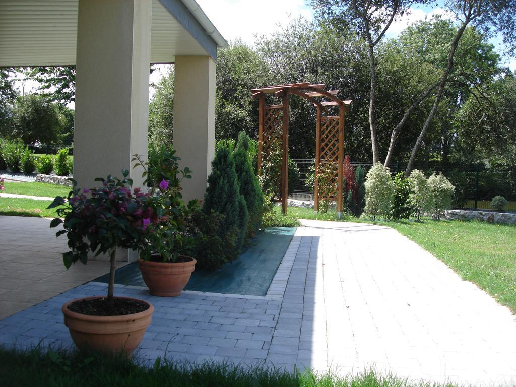 Bed and Breakfast Le Petit Etang La Trinite-Surzur Экстерьер фото